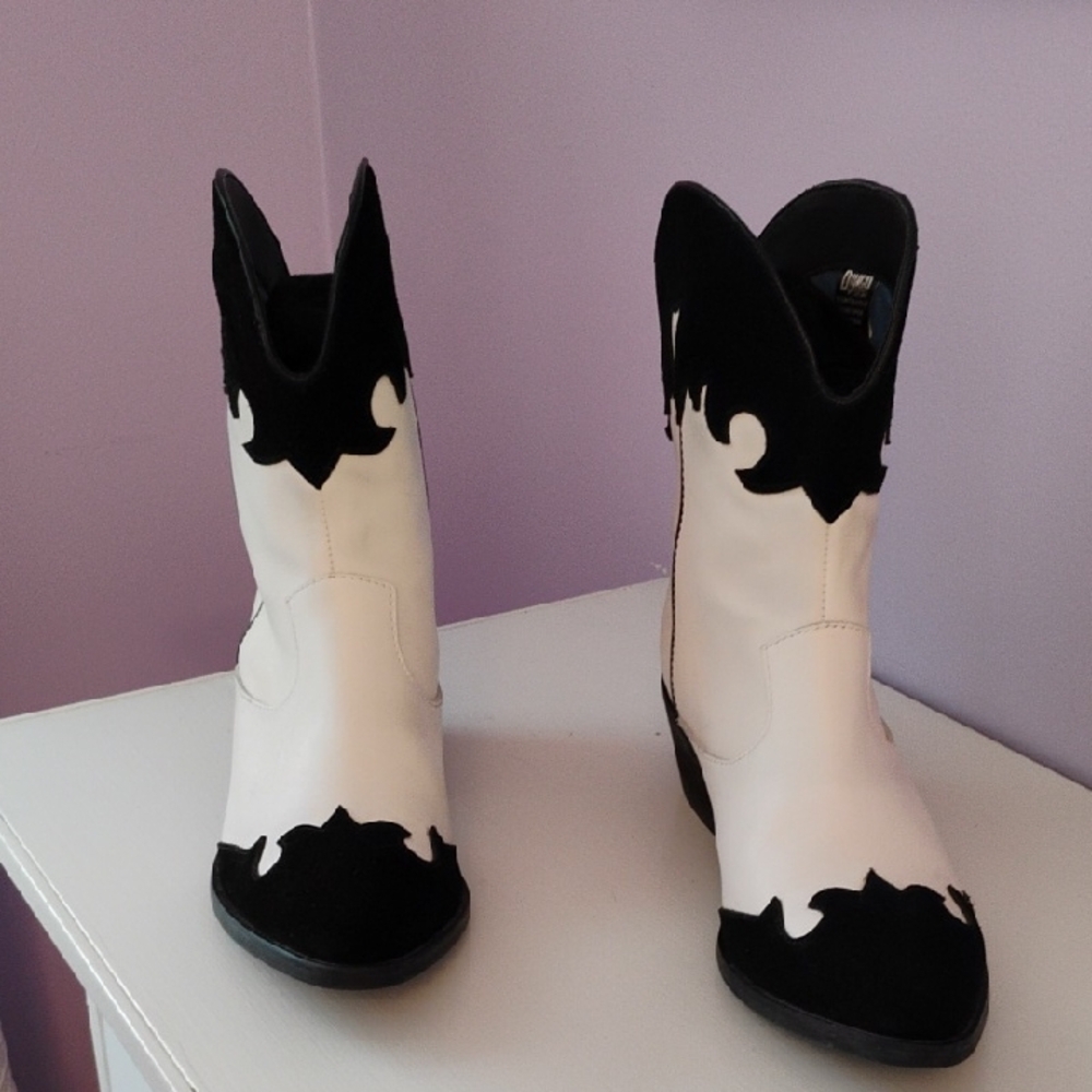 Dingo Black and White Ankle Booties